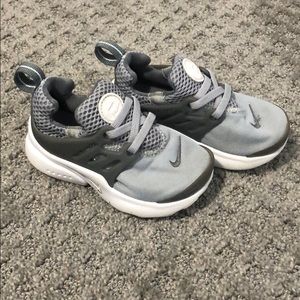 Toddler Nike’s No tie slip on shoes